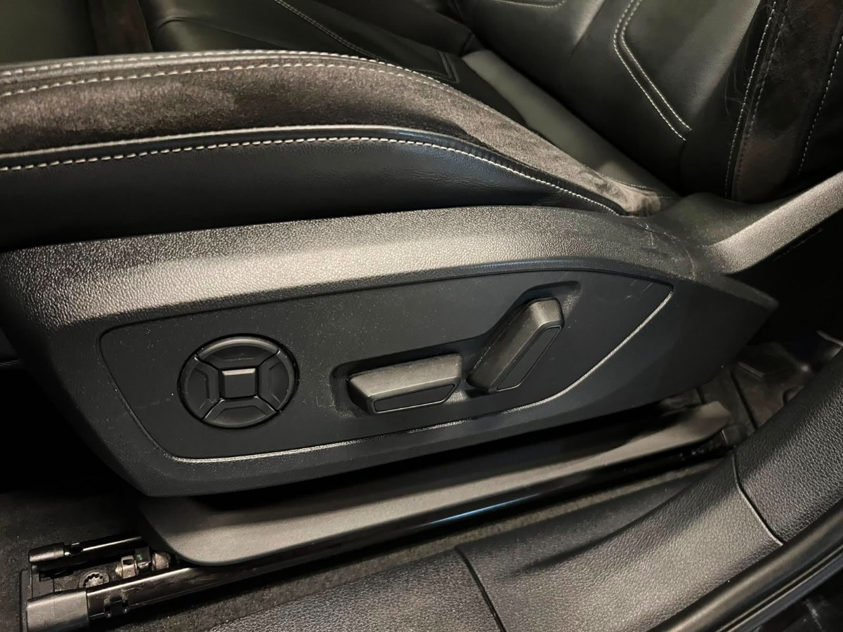 Audi Q3 — foto 23 de 27