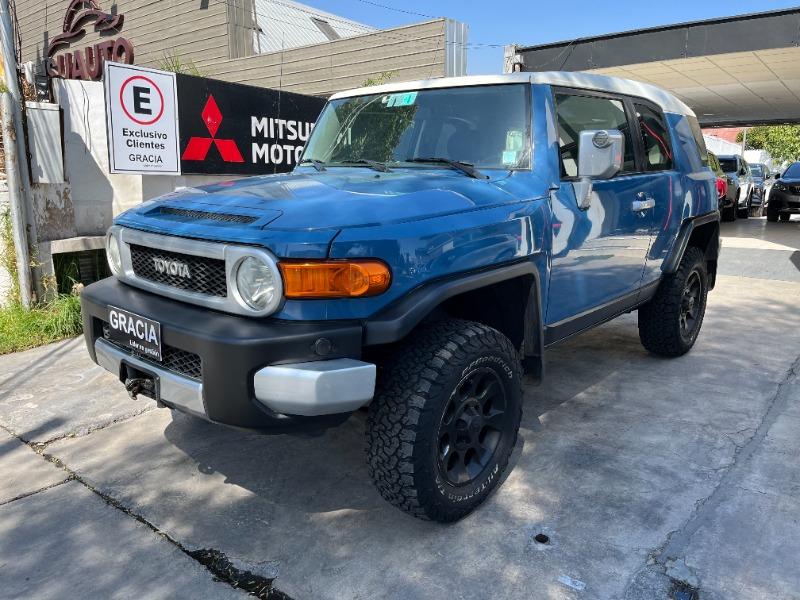 TOYOTA FJ CRUISER 4.0 LTD AT 4WD  2012  - GRACIA AUTOS