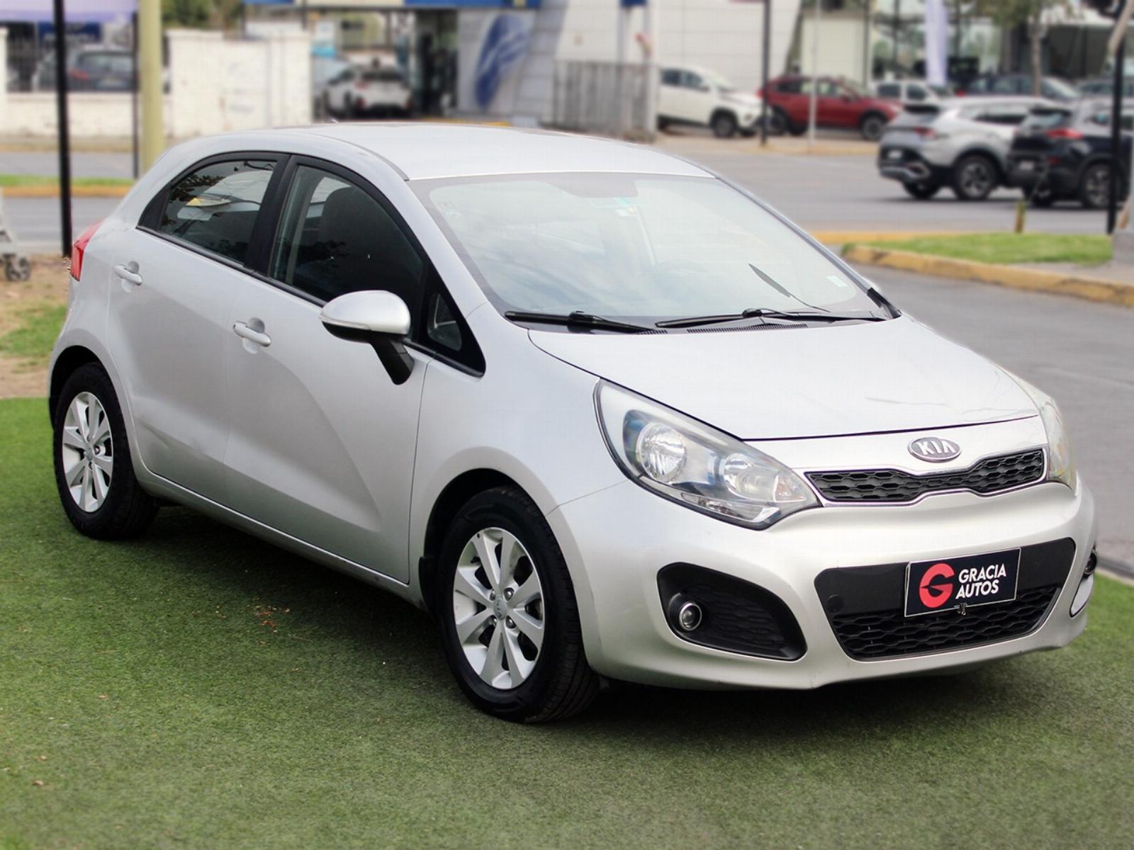 KIA RÃ O 5 EX 1.4 AT 2012 (227820) - Gracia Autos