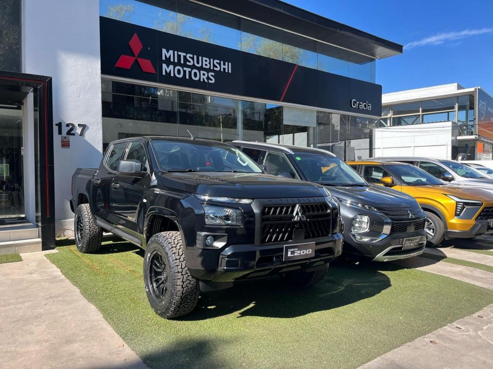 MITSUBISHI L200 WORK XR 4X2 BLACK EDITION 2025  - GRACIA AUTOS