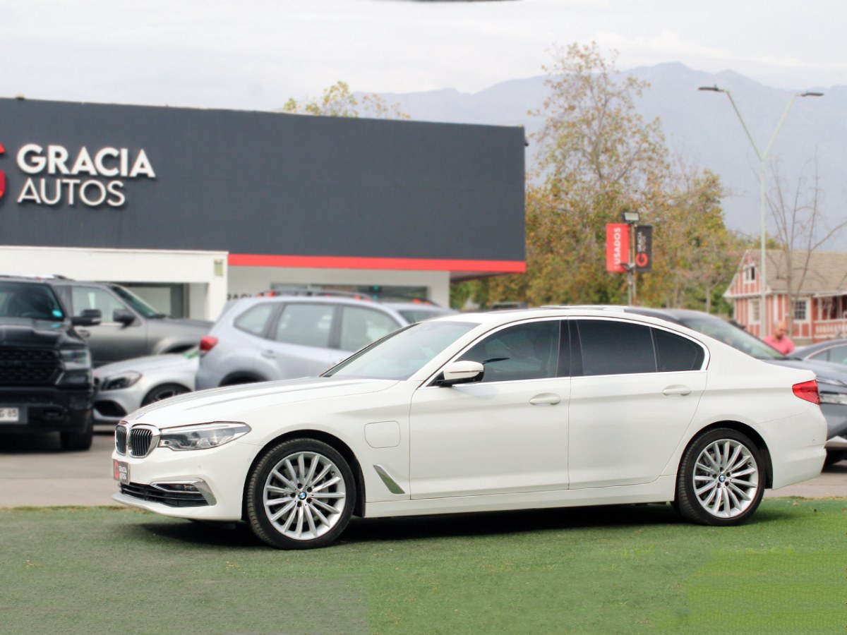 BMW 530 E iPERFORMANCE LUXURY HIBRIDO 2021  - GRACIA AUTOS
