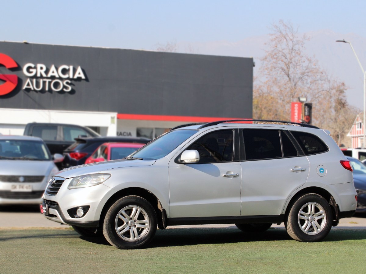 HYUNDAI SANTA FE 4X4 GLS 2.2 MT DIESEL 2012  - GRACIA AUTOS