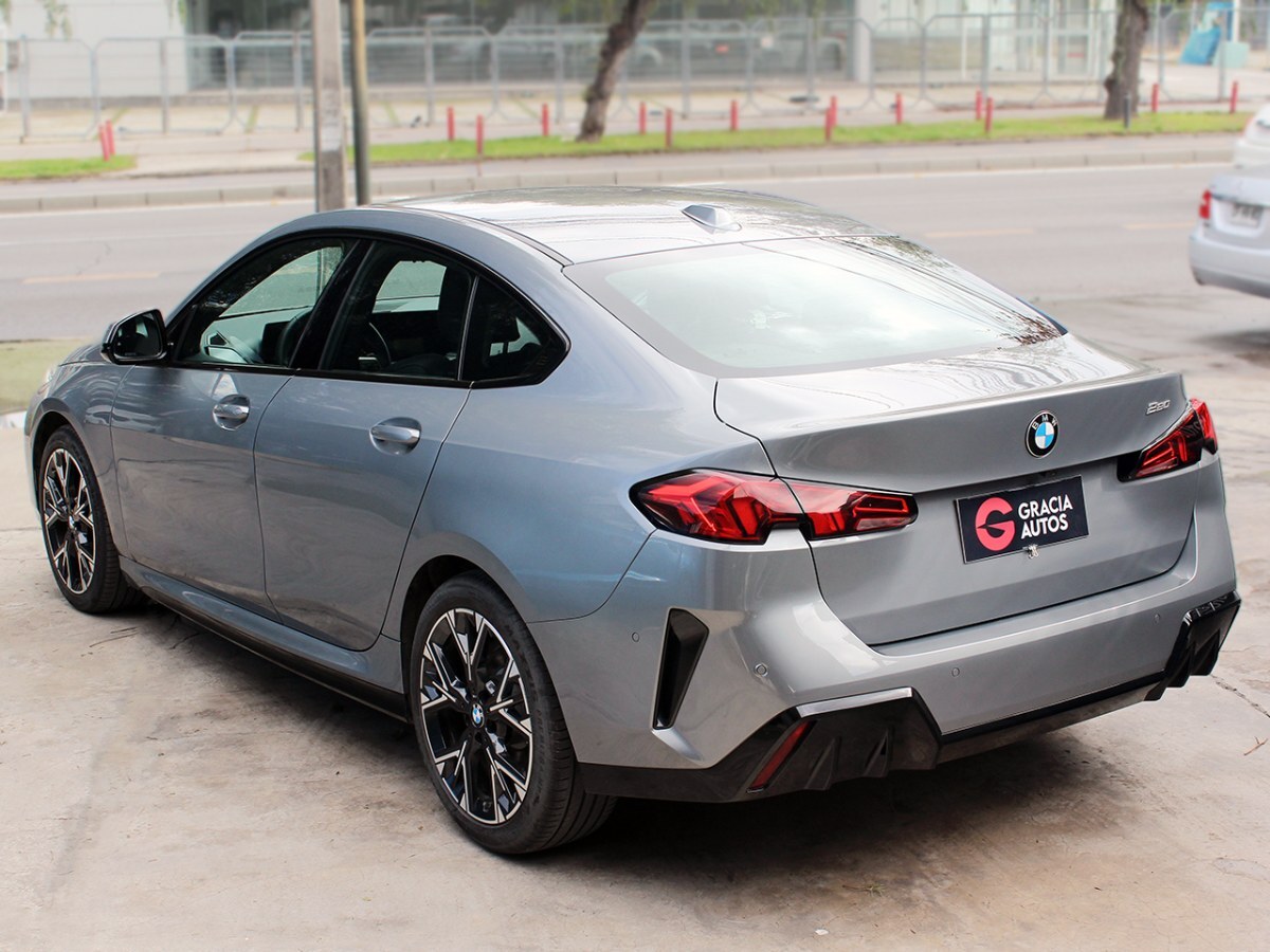 BMW 220 — foto 6 de 23