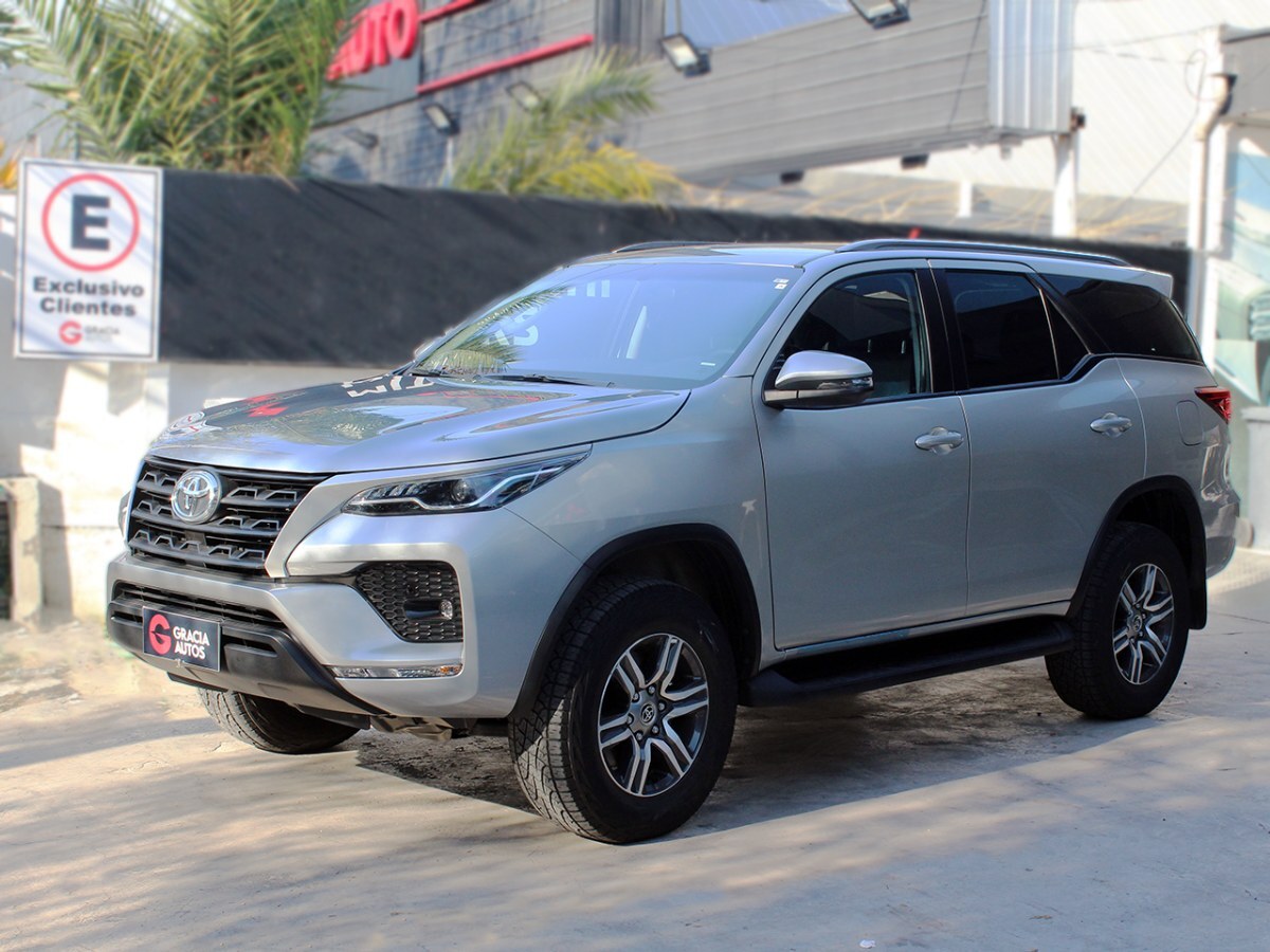 TOYOTA FORTUNER 2.7 SR5 4X2 AT 2025  - GRACIA AUTOS