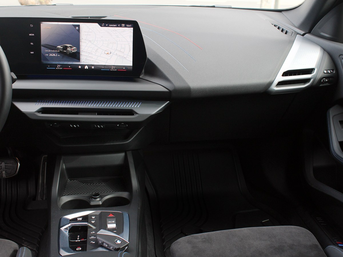 BMW 220 — foto 13 de 23