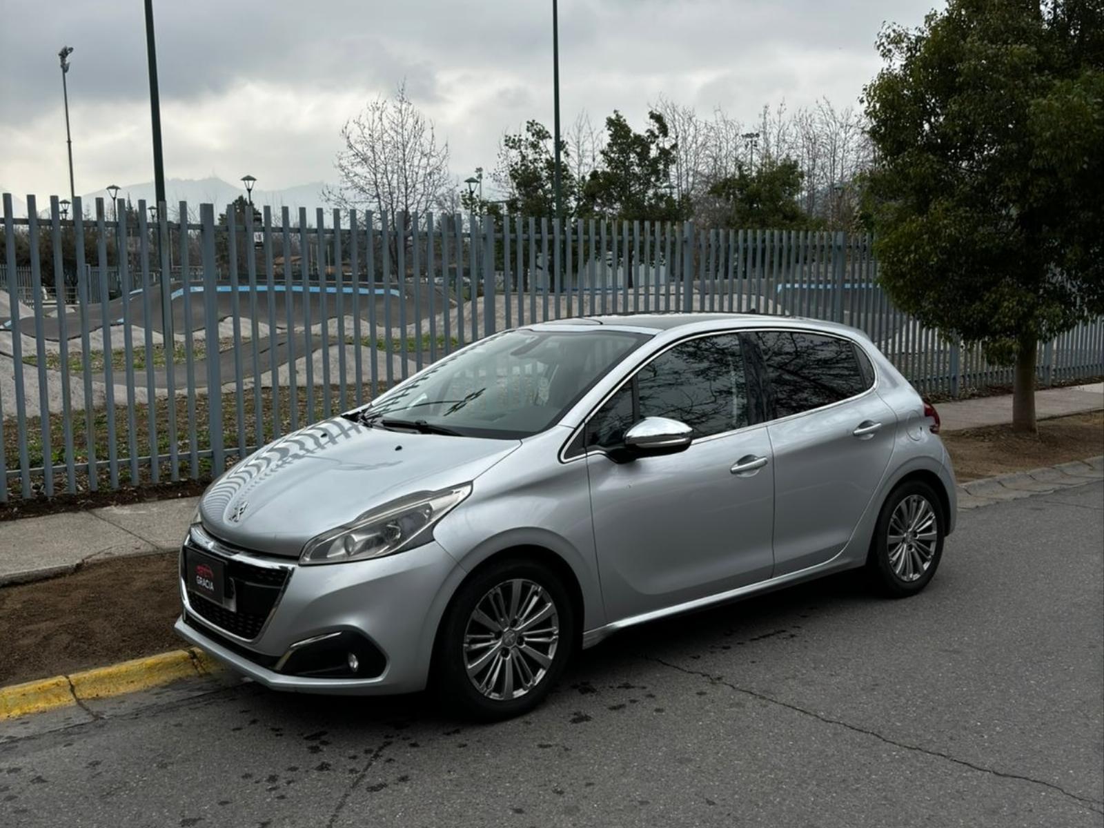 PEUGEOT 208 1.6 HDI Allure Pack 2017 Muy económico - 
