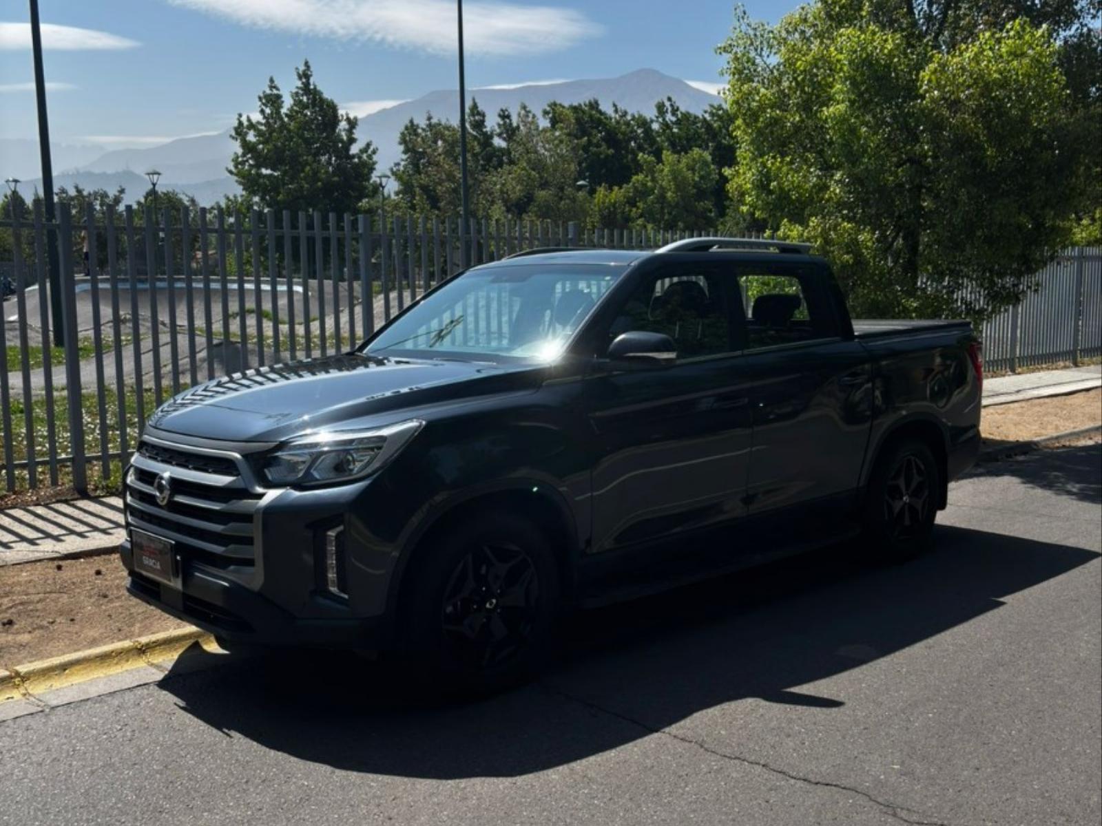 SSANGYONG MUSSO Limited 2.2 TD AT 4X4 2023 Poco kilometraje - FULL MOTOR