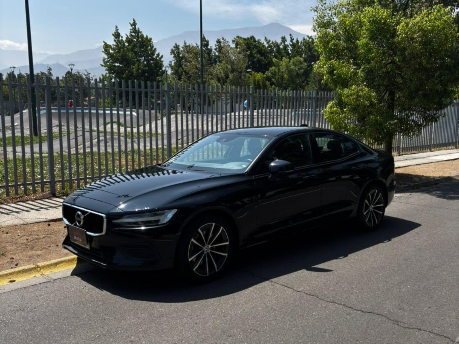 VOLVO S60 II B4 2.0T AUT 2022 Poco kilometraje - FULL MOTOR