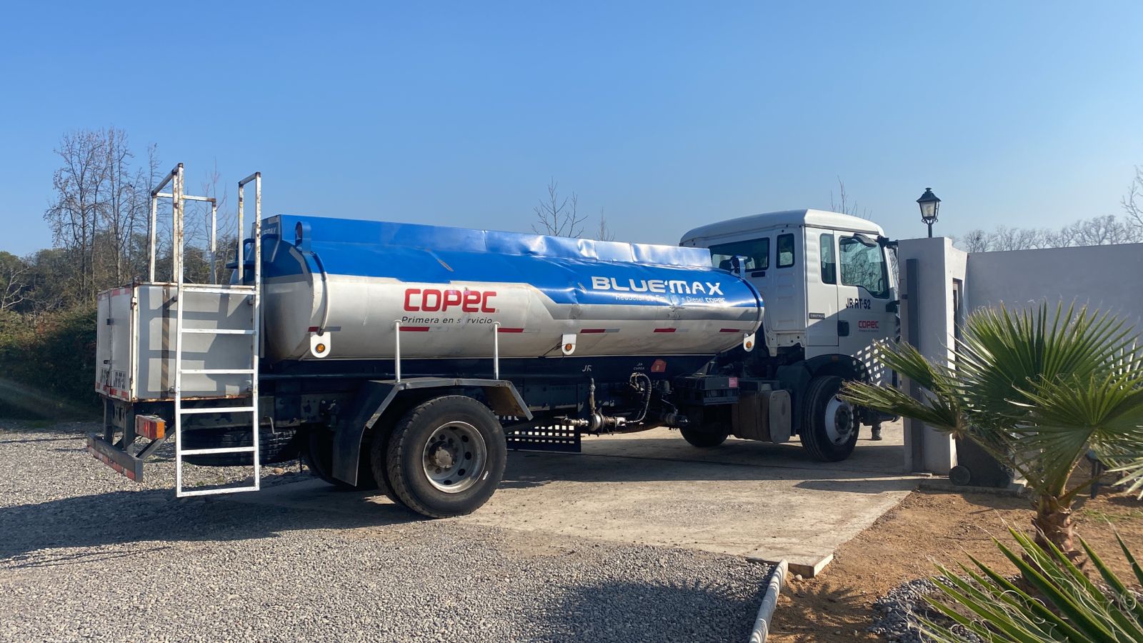 SINOTRUK CG 220 Equipado;  tanque acero inoxidable 2015 equipo de descarga, Bomba trasvasije  - JULIO INFANTE