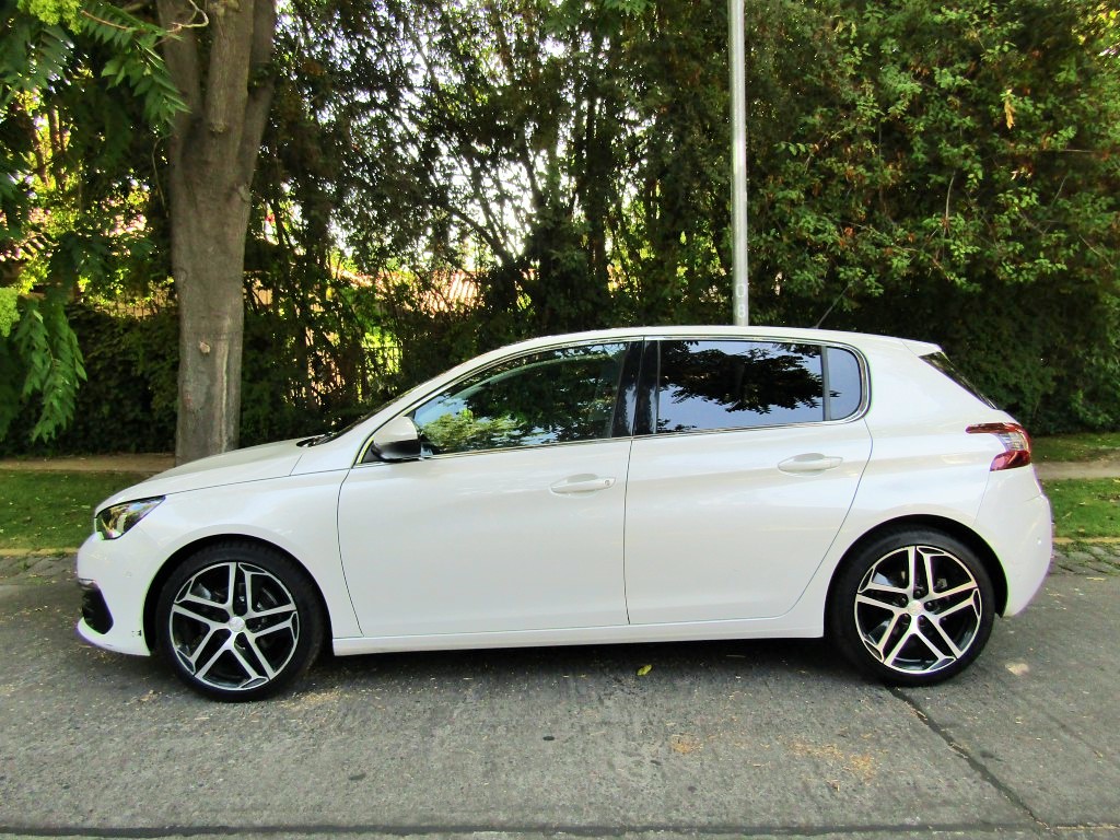 PEUGEOT 308 Feline 1.6 BlueHDI  2018 120 hp. cuero sunroof panoramico. Tiptronic  - JULIO INFANTE