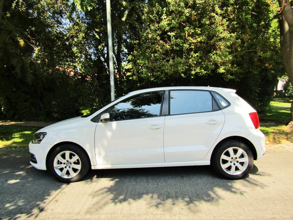 VOLKSWAGEN POLO HB Highline 1.6  2017 Climatizador, doble airbag, frenos ABS, llantas 15 - 