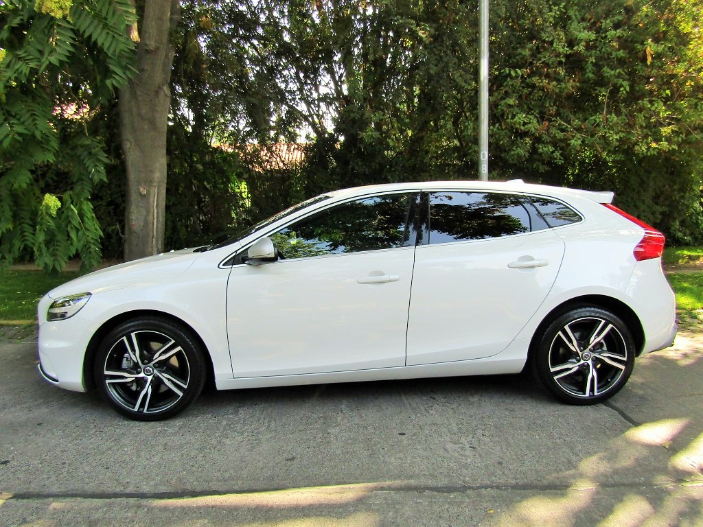 VOLVO V40 2.0 T4 HB  2019 R Desing. COMO NUEVO. 33 mil km.  - 