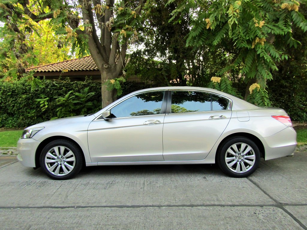 HONDA ACCORD 3.5 V6    2013 Sunroof, cuero, 1 dueño. Mantenciones. Honda.   - JULIO INFANTE