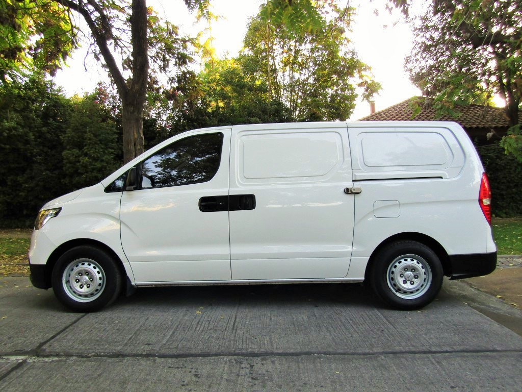 HYUNDAI H1 New H1 MB CRDI 2.5 2020 Diesel. Aire Acondicionado. Como nuevo. 1 dueño.  - 