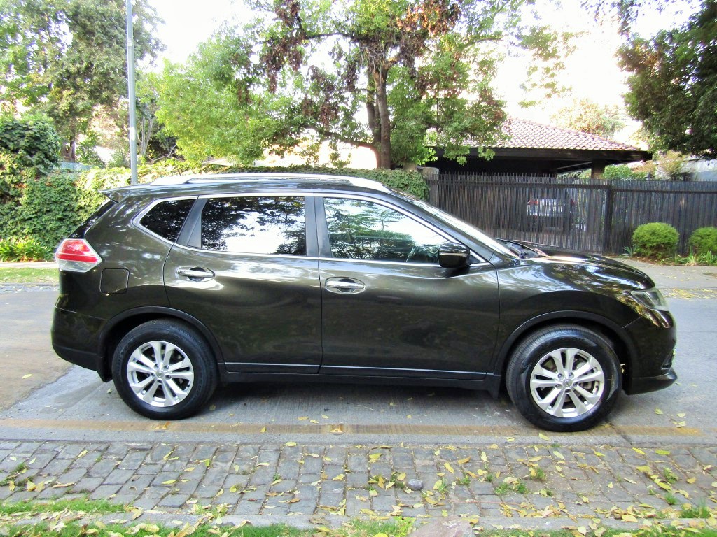 NISSAN X-TRAIL Advance 2.5 4x2  2016 3 corridas. sunroof panoramico.  - JULIO INFANTE