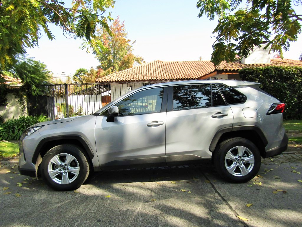 TOYOTA RAV 4 2.0 CVT autom.  2020 4x2 COMO NUEVA 19 MIL KM.  - JULIO INFANTE