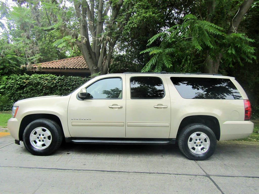 CHEVROLET SUBURBAN 4X4 5.3 Aut. Cuero 2011 1 Dueño, 3 corridas. mantenciones.  - JULIO INFANTE