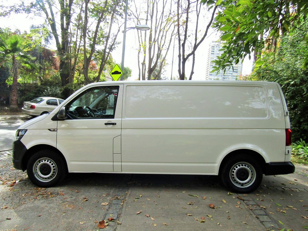 VOLKSWAGEN TRANSPORTER 2.0 TDI diesel Furgon  2020 1 dueño. Impecable estado.  - 