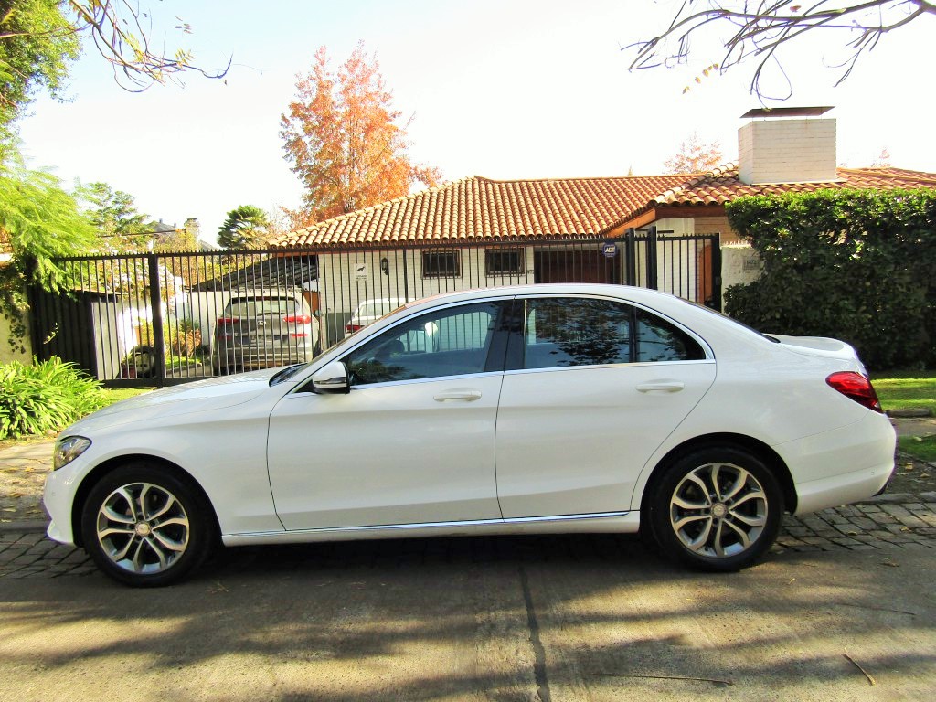 MERCEDES-BENZ C180 1.6 Turbo Aut. Cuero .  2016 Linea Nueva. Impecable estado.  - JULIO INFANTE