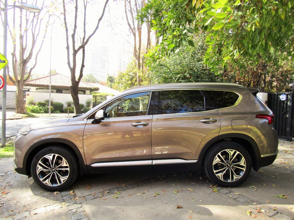 HYUNDAI SANTA FE 2.4 AT AWD  2019 Limited, cuero, sunroof, interior BI color  - 