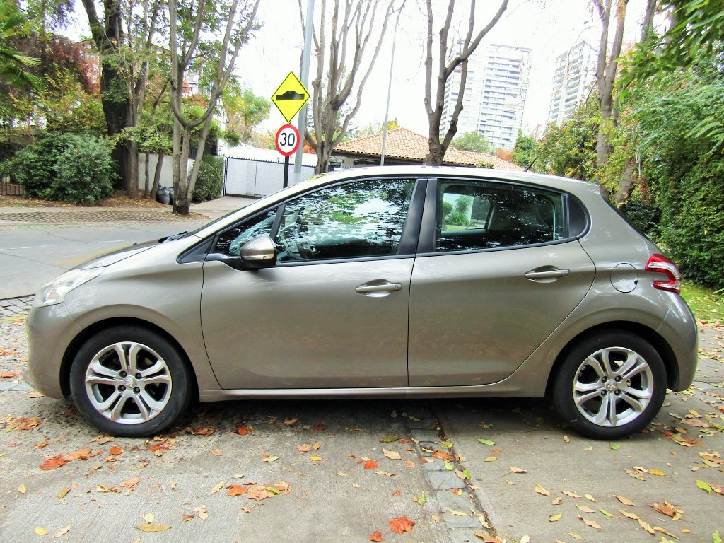 PEUGEOT 208 Active HDI 1.4  2014 Diesel. 1 dueño.  - JULIO INFANTE