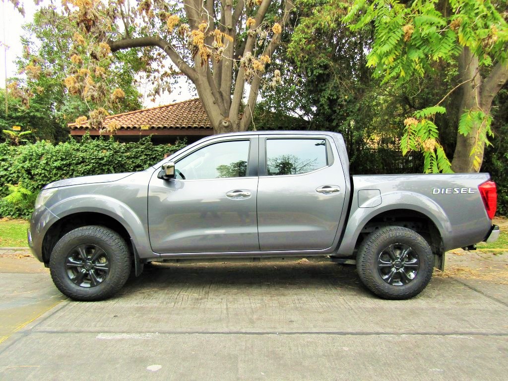 NISSAN NP300 EX 4x4 Mec  2017 Diesel. Impecable.  - JULIO INFANTE
