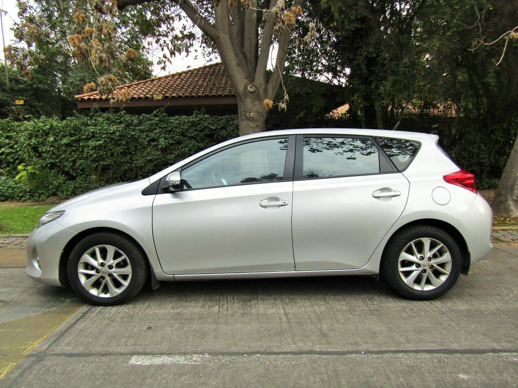 TOYOTA AURIS 1.6 automatico  2014 2 Dueños. Como nuevo. Perfecto estado.  - 