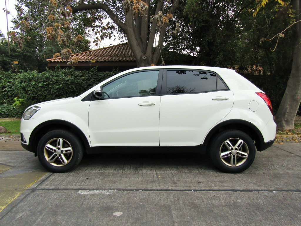 SSANGYONG KORANDO 4x2 2.0 2013 Mantención al día. una dueña. como nuevo.  - JULIO INFANTE