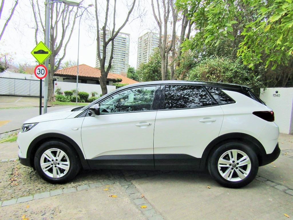 OPEL GRANDLAND 1.2 X Turbo  2021 3 cilindros. Como nuevo. Mantención al dia.  - JULIO INFANTE