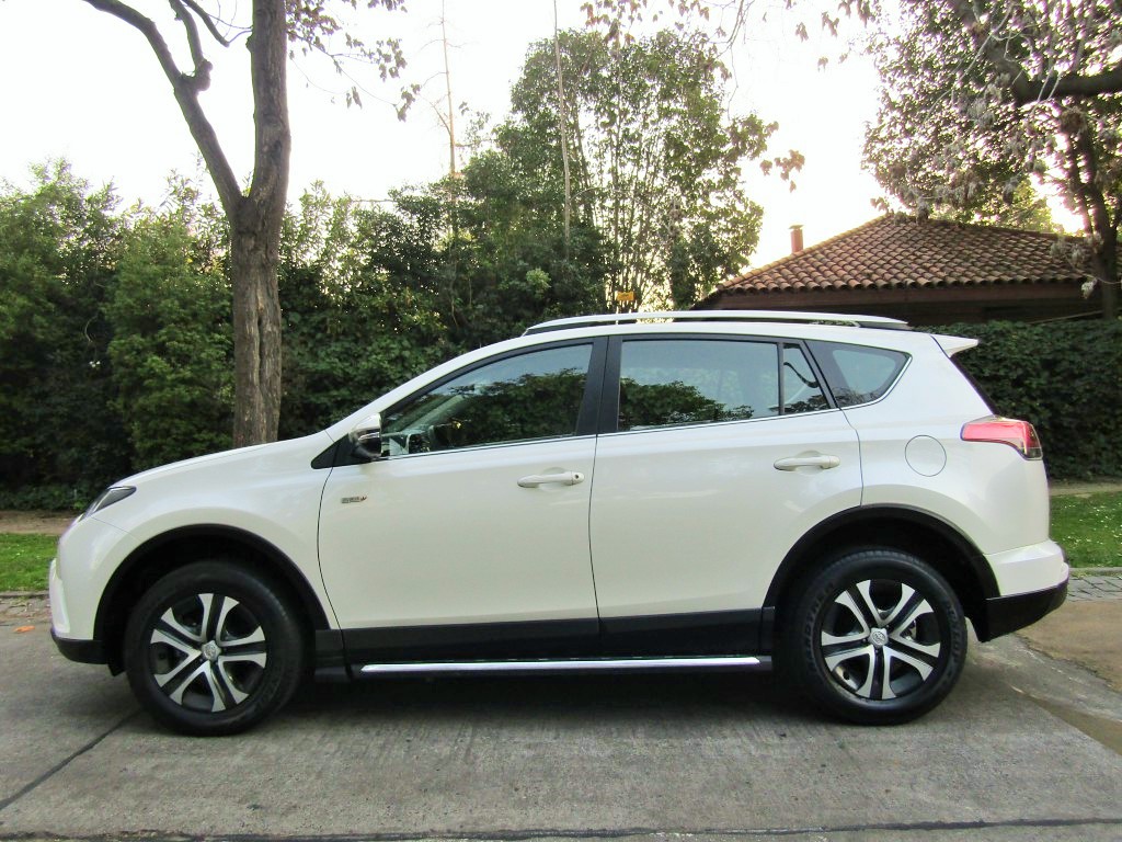 TOYOTA RAV 4 Adventure 2.0 Autom.  2019 4x2 perfecto estado. Pisaderas, barras techo.  - JULIO INFANTE