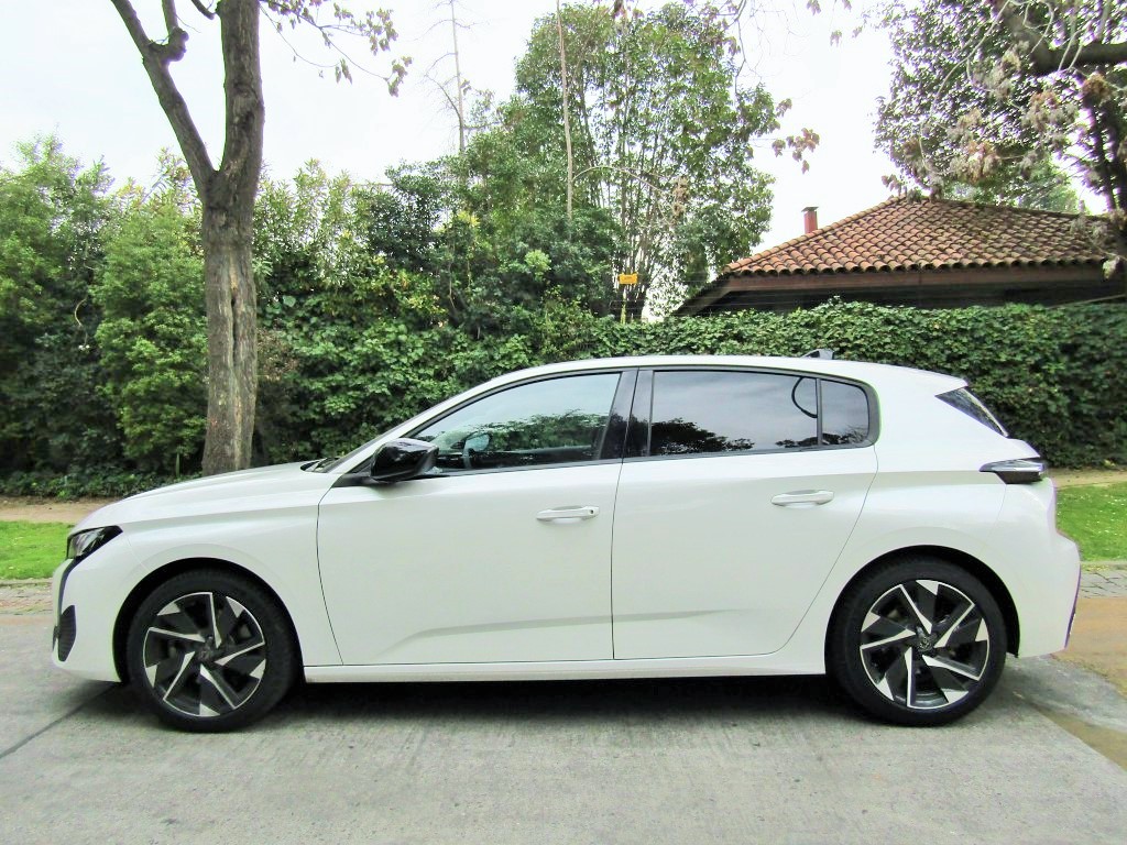 PEUGEOT 308 Allure Pack Blue HDI 1.5  2023 DIESEL. Como nuevo 10 Mil Km .  - JULIO INFANTE