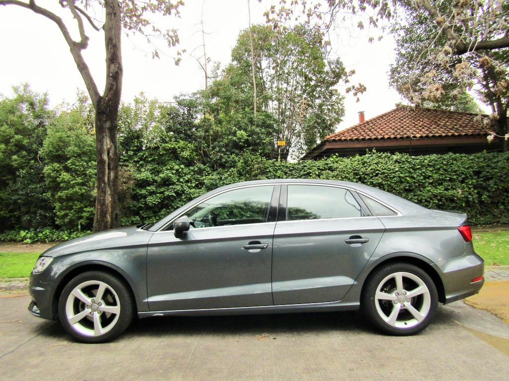 AUDI A3 1.4 TFSI Sedan 2017 cuero, sunroof, mantención de 30 hecha. Audi - JULIO INFANTE