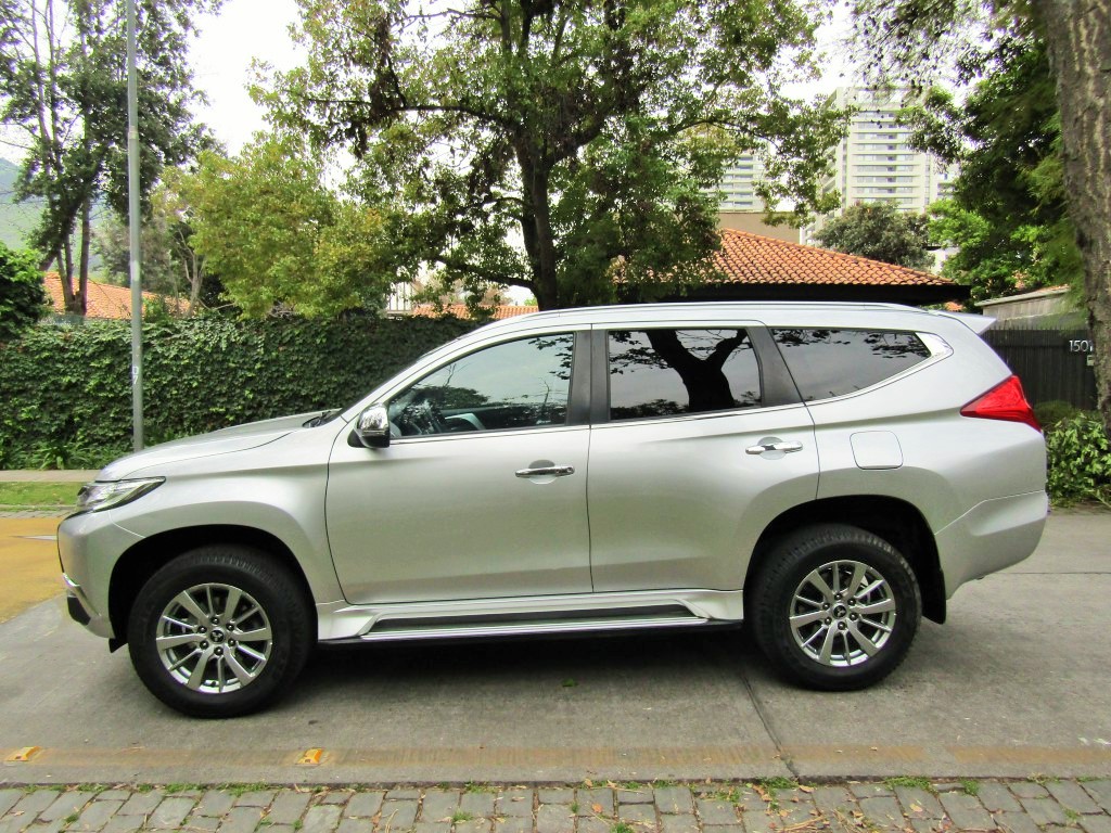MITSUBISHI MONTERO SPORT 3.0 3 corridas.  2020 autom. como nueva. 45 mil km.   - JULIO INFANTE