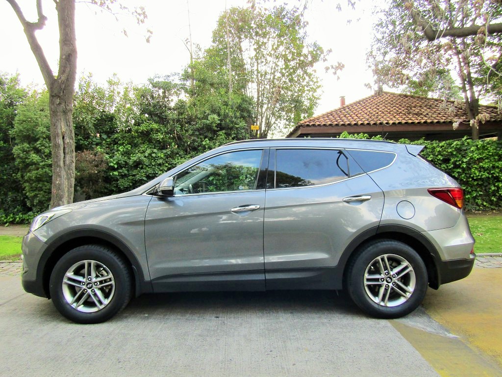 HYUNDAI SANTA FE GLS 2.4  2016 3 corridas, AT.  4x2 Perfecto estado.  - 