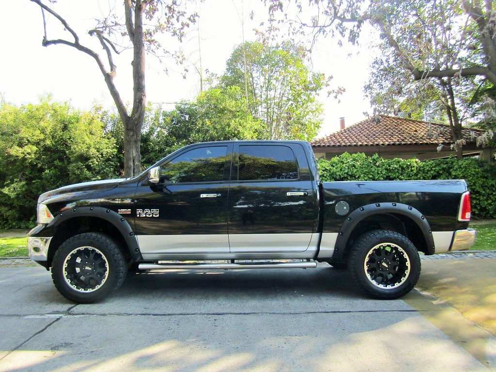 DODGE RAM 1500 Laramie 5.7 4x4 cuero 2014 sunroof, Llantas y levante. Mantenciones.  - JULIO INFANTE