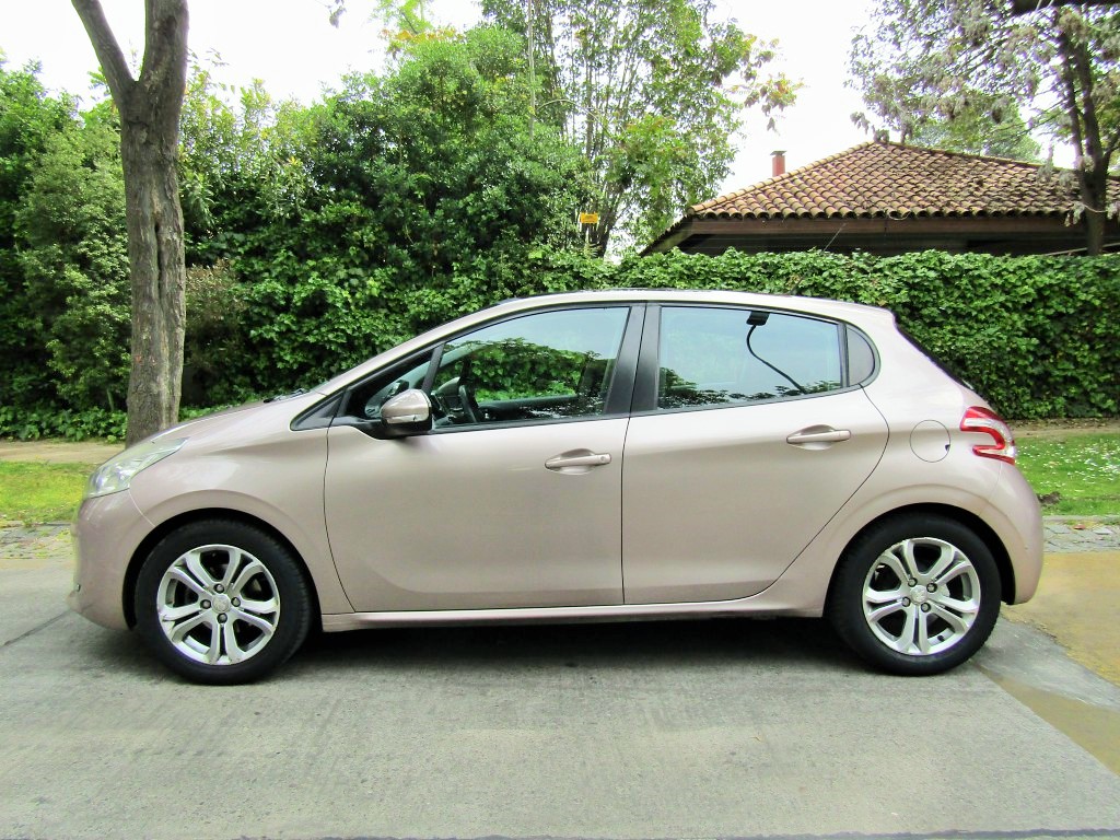 PEUGEOT 208 Allure 1.2  2014 Una dueña. 79 mil km - JULIO INFANTE