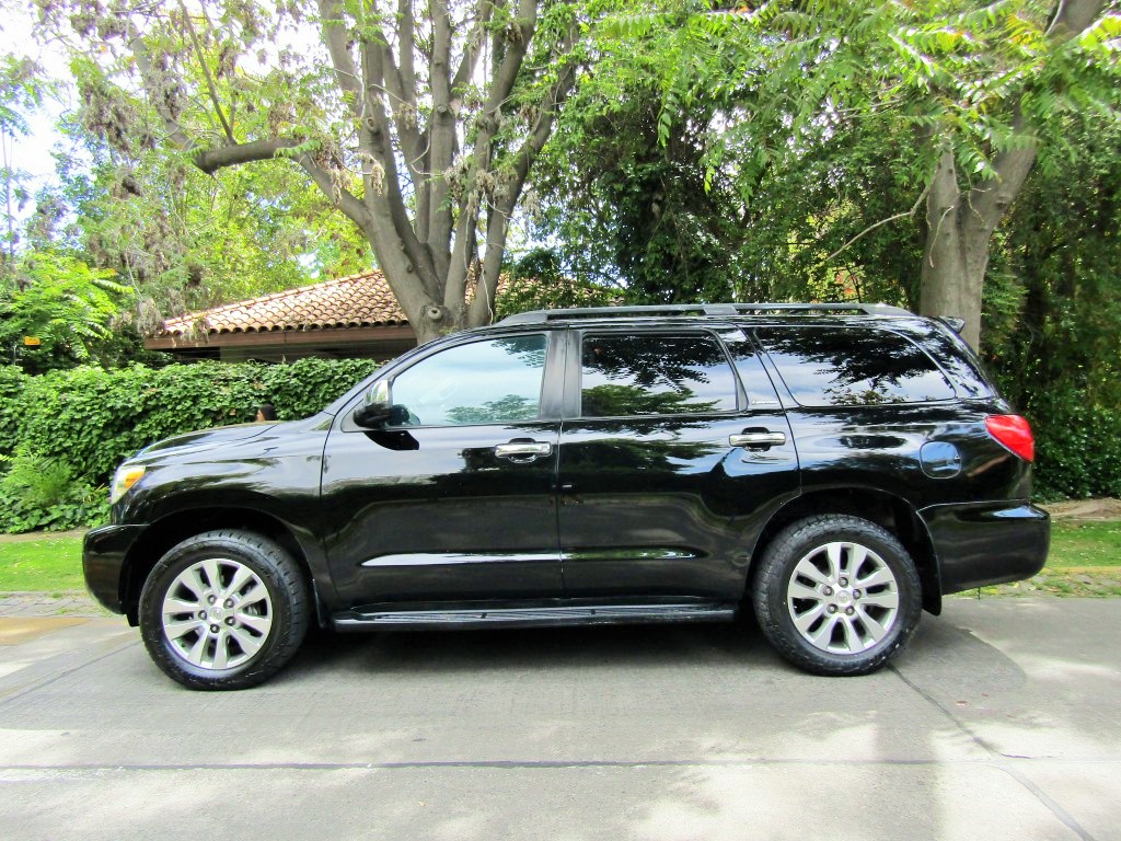 TOYOTA SEQUOIA 5.7 Limited 4X4 Aut.  2011 cuero, 3 corridas. maravilloso estado.  - 