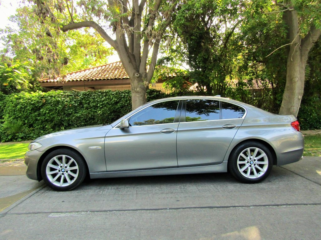 BMW 523 523 IA Aut. cuero sunroof 2012 Maximo equipo. IMPECABLE.  - JULIO INFANTE