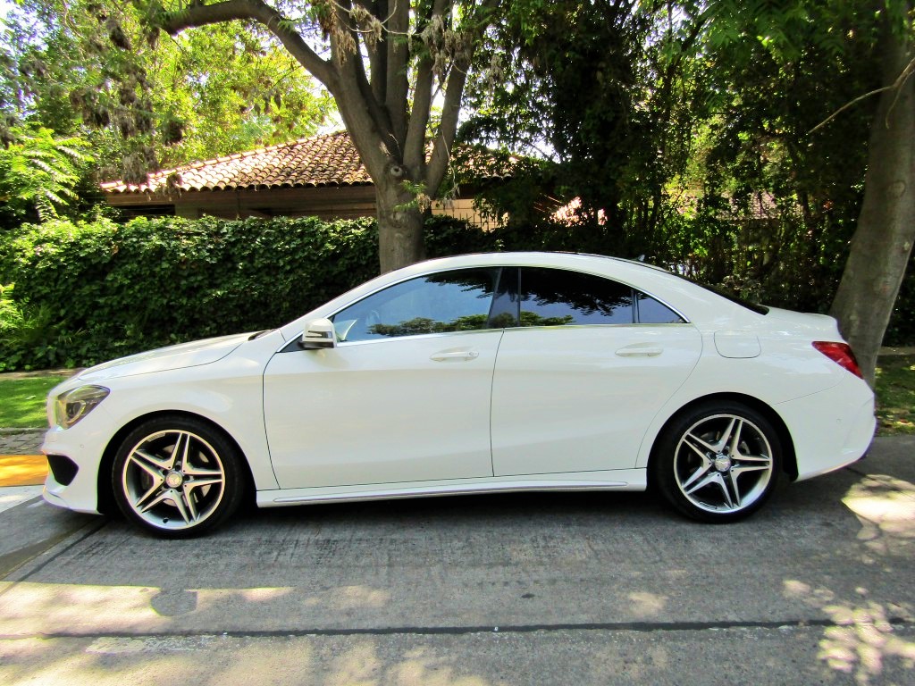 MERCEDES-BENZ CLA 250 AMG LINE Sunroof panoramico 2016 cuero alcantara, como nuevo. 50 mil km.  - JULIO INFANTE