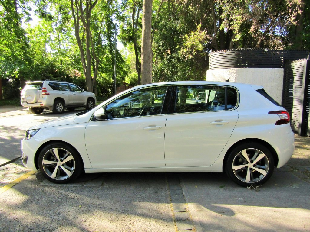 PEUGEOT 308 Feline 1.6 Blue HDI  2017 Diesel, cuero, panoramico, tiptronic, Kylees go. p - 