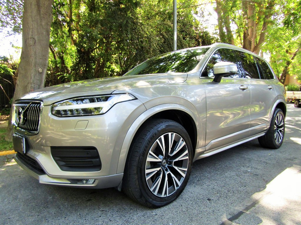 VOLVO XC90 II D5 Diesel  2021 Momentum, panorámico. 3 corridas, cuero.  - 