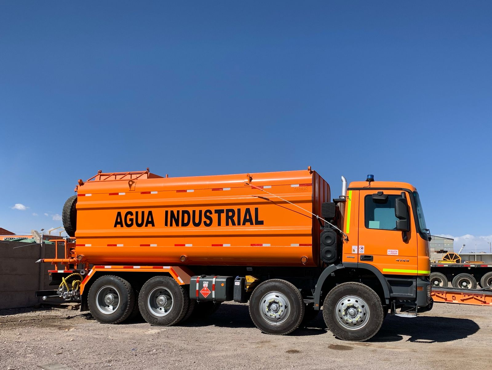 MERCEDES-BENZ ACTROS 4144K camion con Aljibe 2015  30.000 lts. 63 millones con IVA - JULIO INFANTE