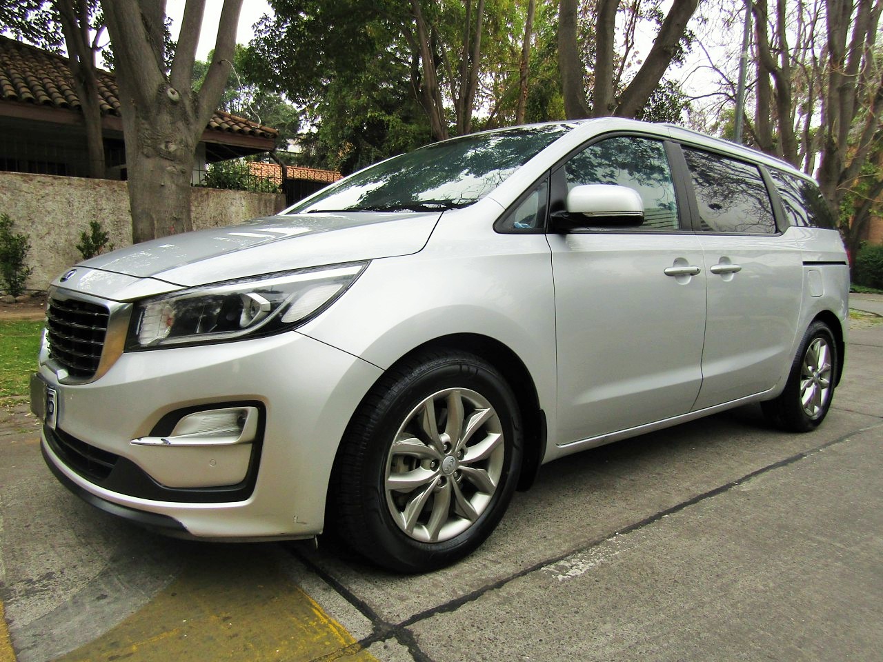 KIA GRAND CARNIVAL EX 2.2 AUT  2020 DIESEL, 3 corridas, 10 airbags - JULIO INFANTE