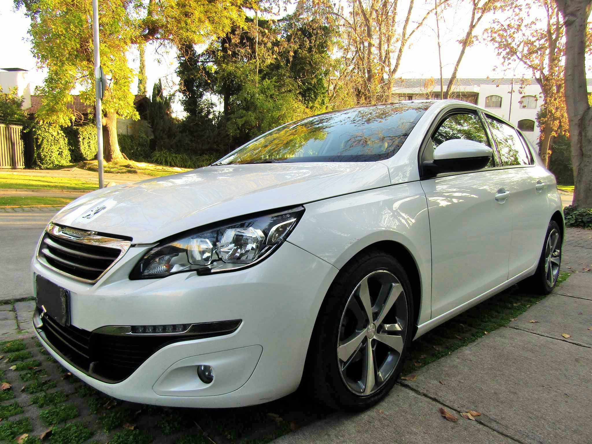 PEUGEOT 308 308 Allure 1.2 Aut. 2018 Kyless go. sunroof panoramico.  - JULIO INFANTE