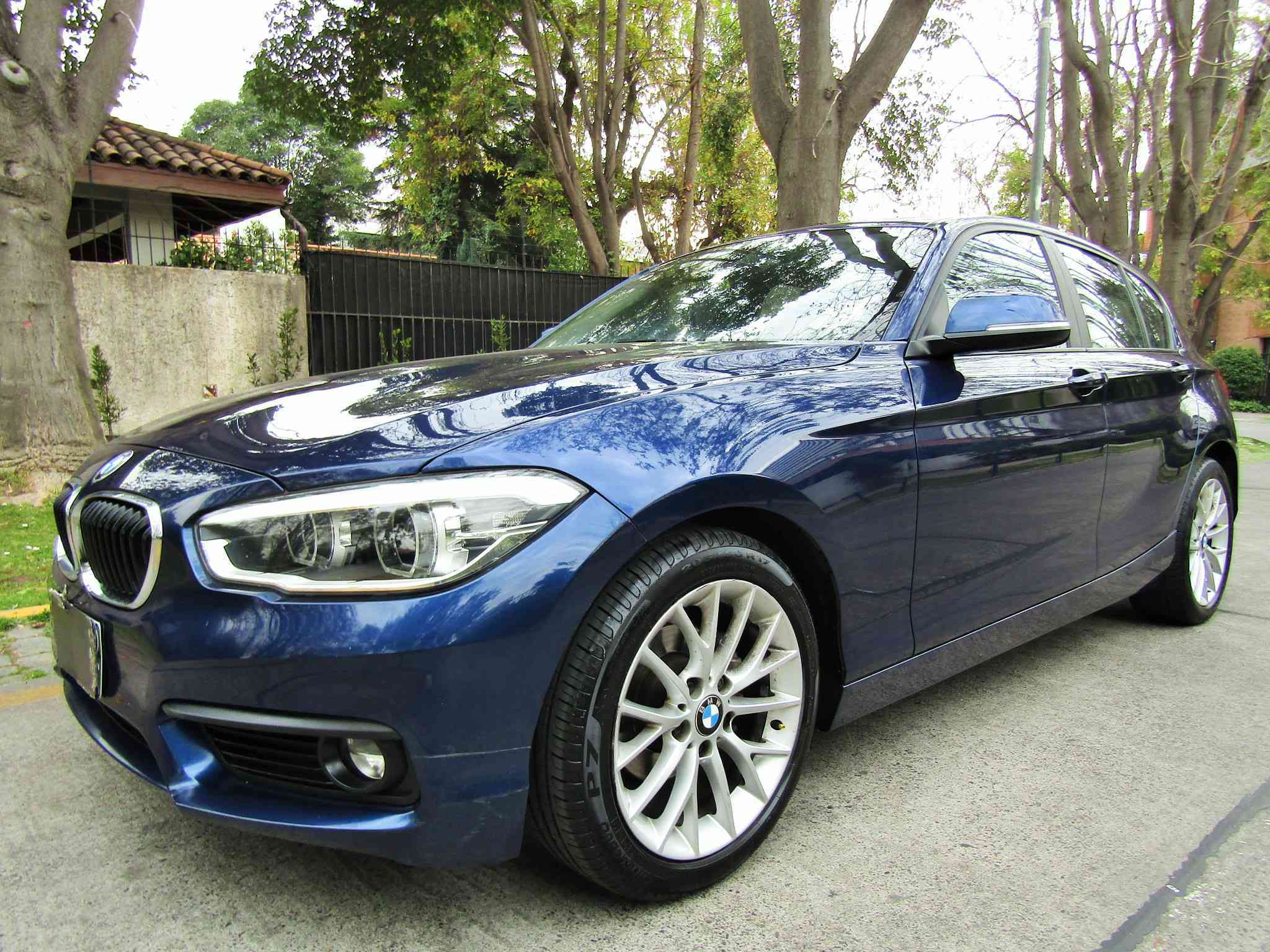 BMW 118I HB 5ptas autom  2019 Cuero, 6 airbags. Como nuevo.  - 