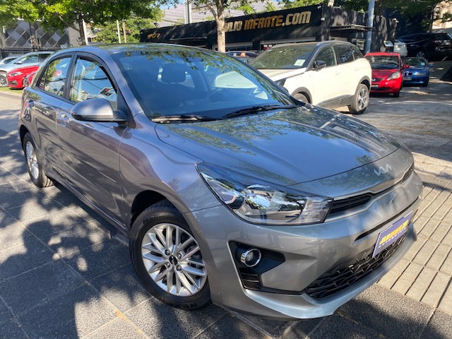 KIA RÍO 5 LX 1.4 MT 6 2024 1 Dueña. como nuevo.  - 