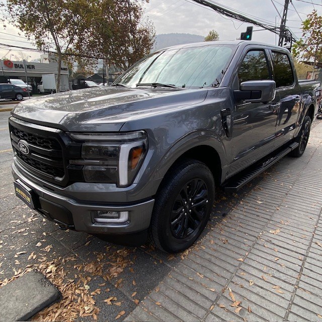 FORD F-150 Lariat Black 4x4 2025 5.0  como nueva. VALOR CON IVA  - FULL MOTOR