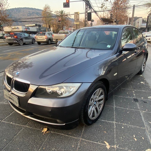BMW 320IA 2.0 Cuero.  2008 2 dueños. muy bonito. mantenciones.  - FULL MOTOR
