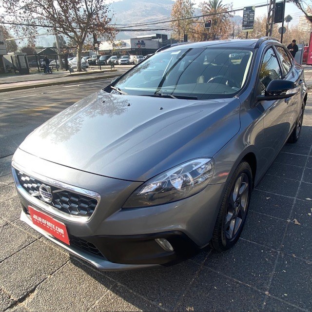 VOLVO V40 T4 2.0 Cross Country 2015 Cuero, 6 airbags, llantas 17. - FULL MOTOR