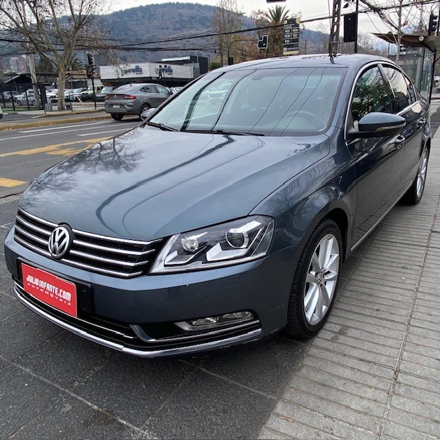 VOLKSWAGEN PASSAT Highline TSI 1.8 2012 Cuero Alcántara, 10 airbags, Sunroof, Maravilloso  - FULL MOTOR
